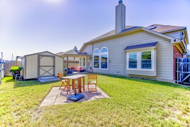 Building Photo - Beautifully Maintained 4 bed/3bath 2 Story Brick home