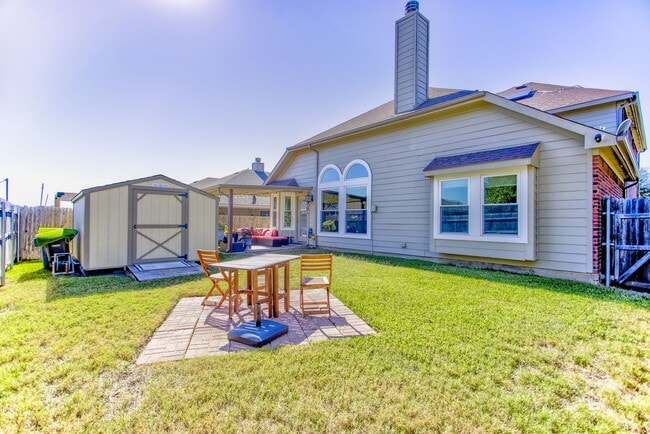 Building Photo - Beautifully Maintained 4 bed/3bath 2 Story...