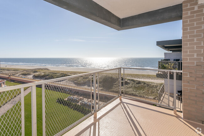 Interior Photo - Executive Towers At Lido