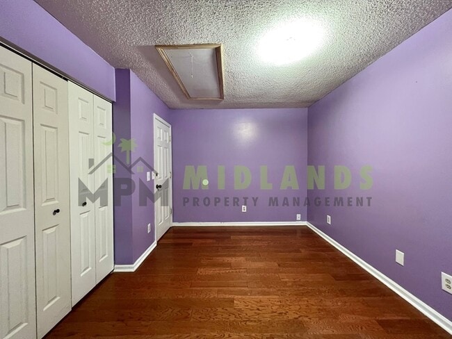 Building Photo - 844 Bentley Dr