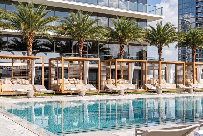 Building Photo - 1179 E Hallandale Beach Blvd