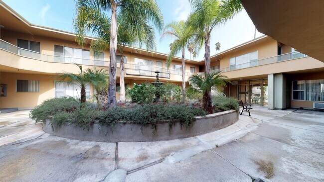 Building Photo - 351 S Manhattan Pl
