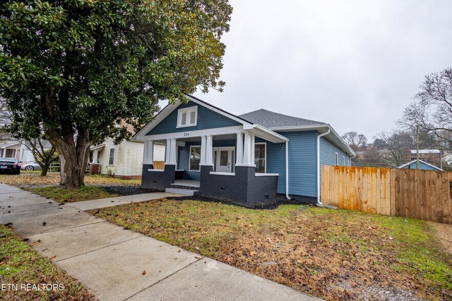 Building Photo - 224 E Quincy Ave