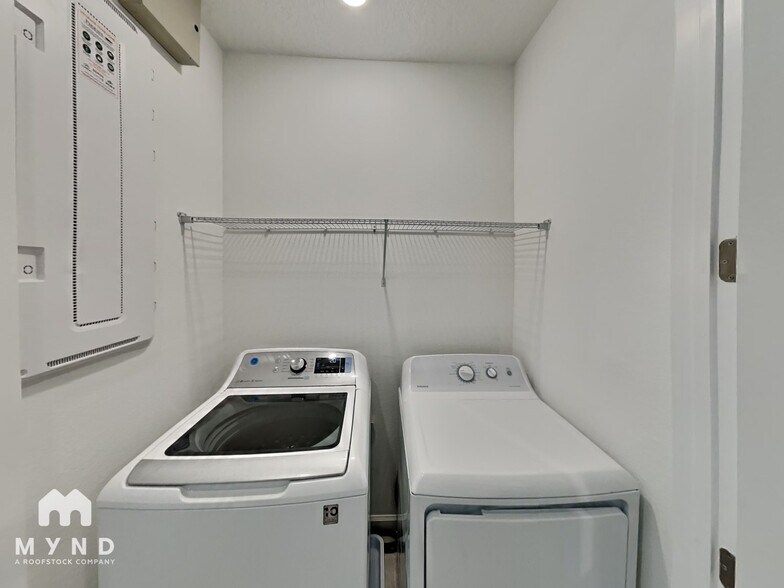 Building Photo - 2353 Brix St