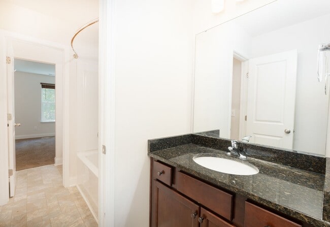Building Photo - Modern Living in the Heart of Summerville!