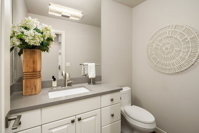 Building Photo - Furnished Redmond Home | Short-Term 3–6 Month Lease | Avail Now!