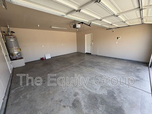 Building Photo - 2132 E Sweet Ave