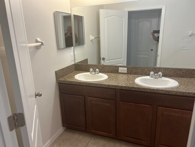 Building Photo - 2133 Golden Falcon Dr