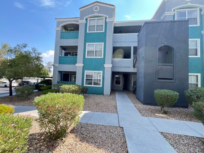 Primary Photo - Sweet condo on the first leve