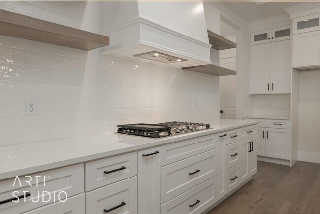 Building Photo - Washington Fields 4 bed | 3 1/2 bath | 3 c...