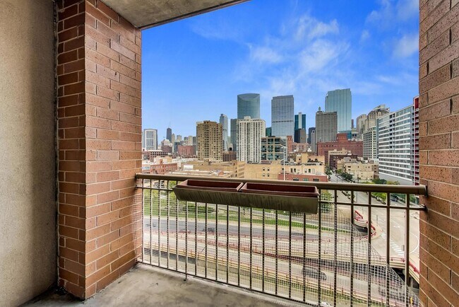 Building Photo - 720 W Randolph St