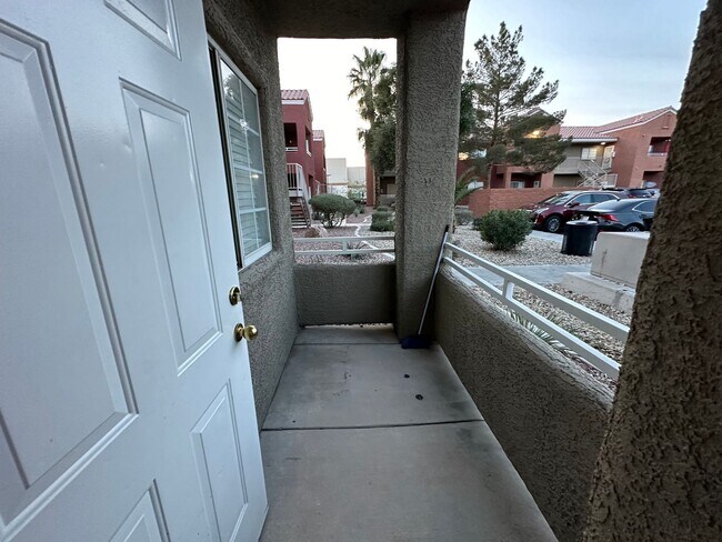 Building Photo - Upgraded 3 bedroom!