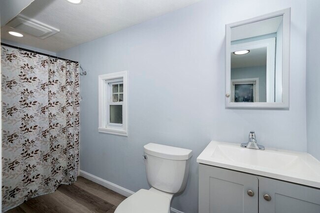 Building Photo - 46 Wyllis Ave