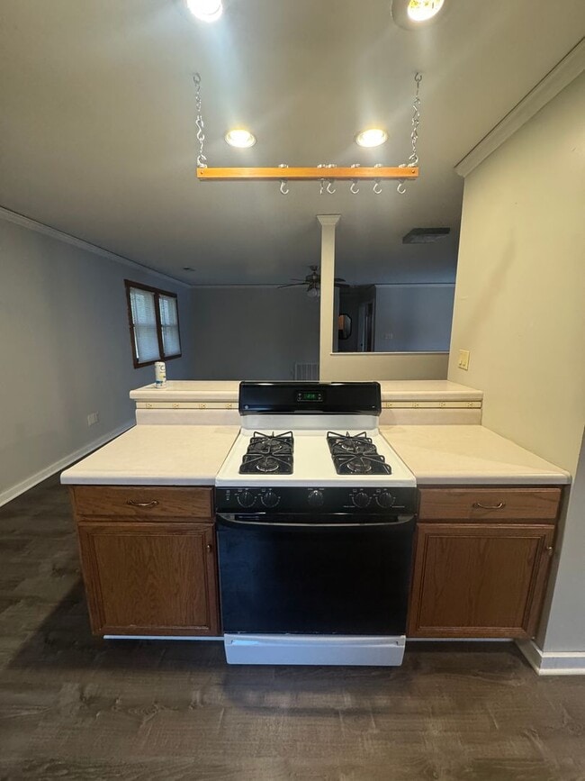 Building Photo - 2 bed 1 bath house