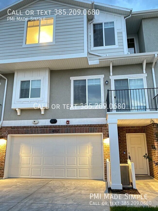 Building Photo - Clear and Bright, Newer Townhome in Rivert...