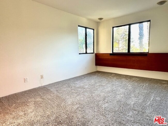 Building Photo - 6441 Bryn Mawr Dr