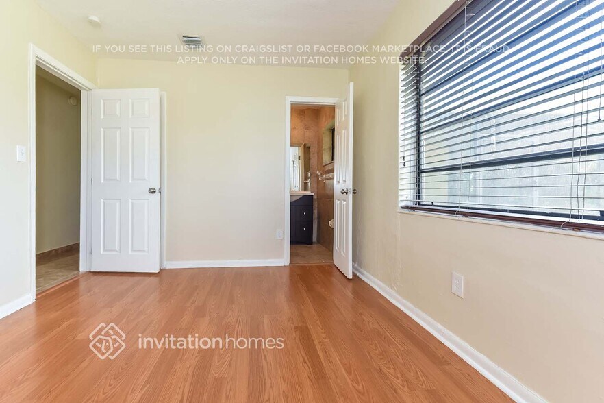 Building Photo - 10805 SW 142nd Ln