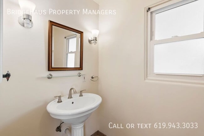 Building Photo - 4739 Hillcrest Ave