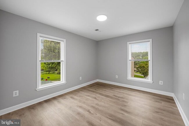 Building Photo - 1520 Dorchester Ave