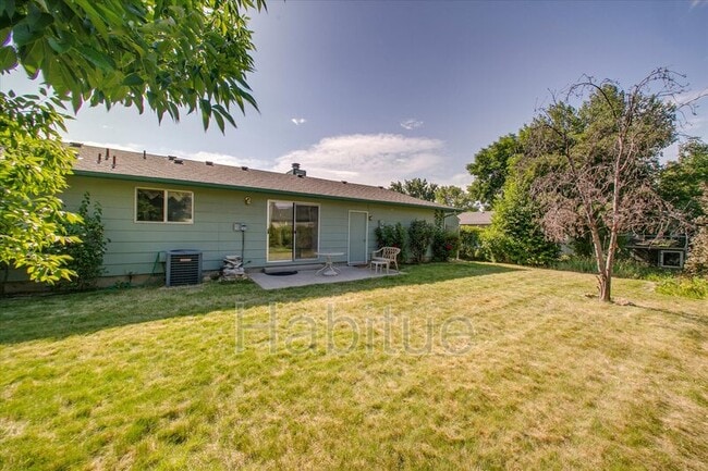Building Photo - 2924 S Holden Ave