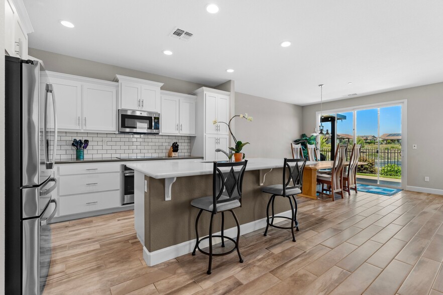 Building Photo - 377 Silver Ridge Dr