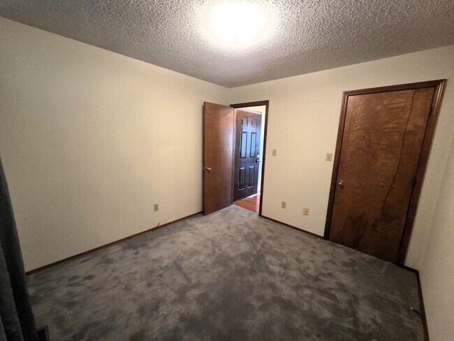 Building Photo - 2045 S Kentwood Ave