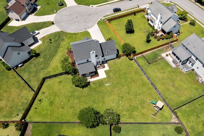 Building Photo - Welcome to Hyannis Court!