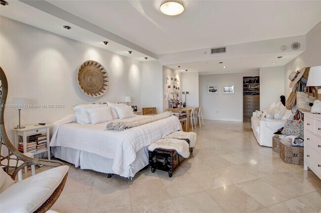 Building Photo - 781 Crandon Blvd