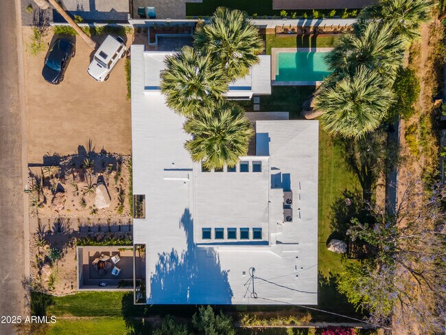 Building Photo - 5311 E Mitchell Dr