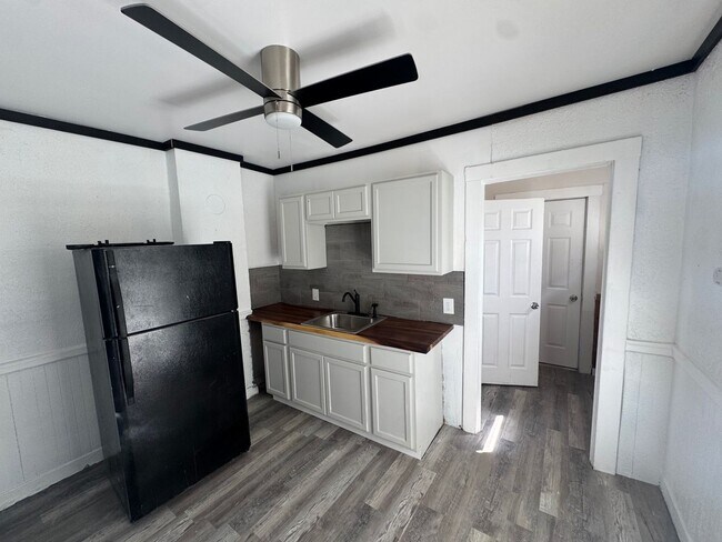 Building Photo - 3029 W 104th St