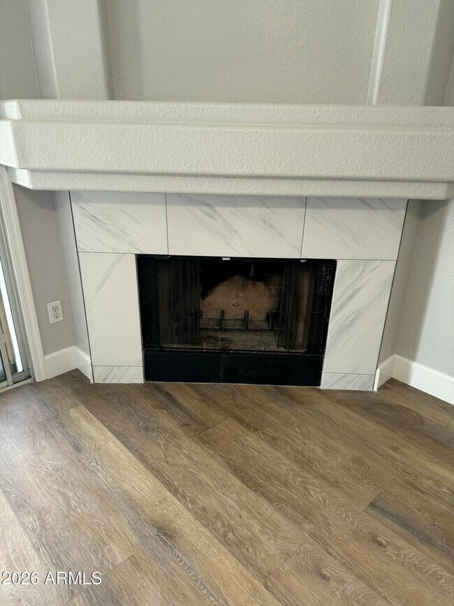 Building Photo - 1777 E Sheffield Ave