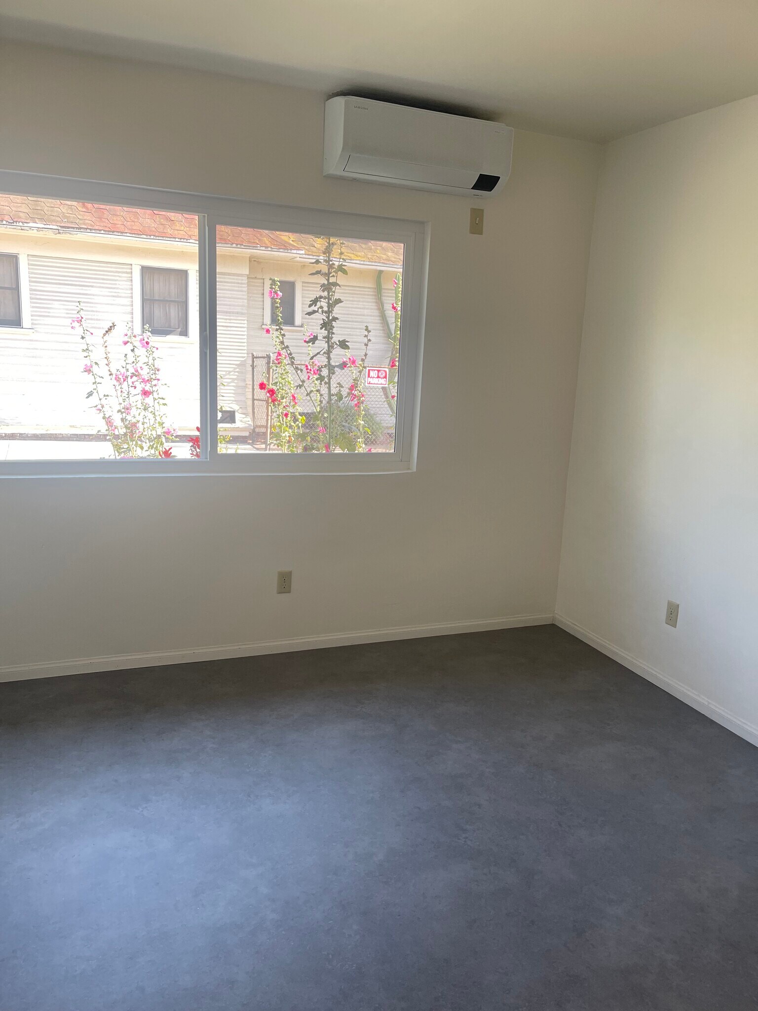 Building Photo - 1924 Workman St