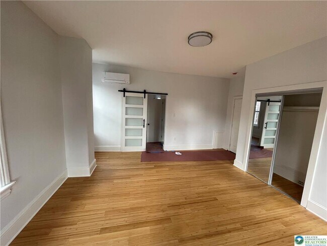 Building Photo - 701 Main St