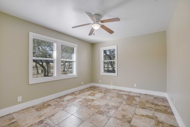 Building Photo - 441 Leaning Oak Trail