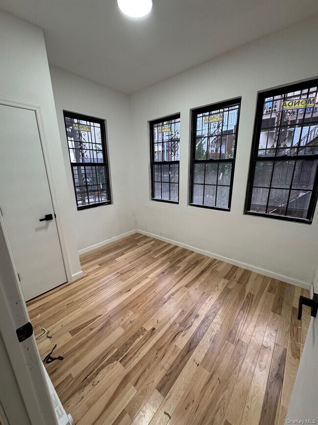 Building Photo - 1827 Amethyst St