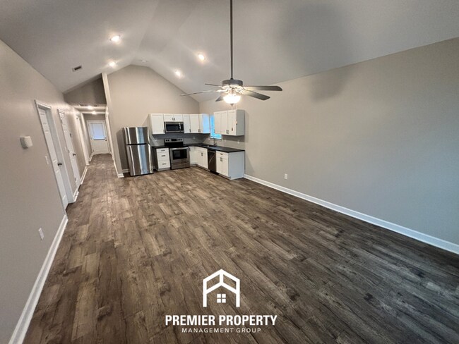 Building Photo - Charming 3BR Home with Vaulted Ceilings, Stainless Steel Kitchen & Fenced Yard in Odenville