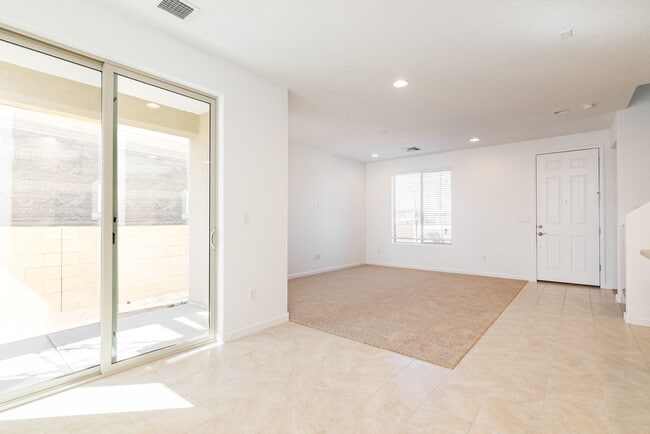 Building Photo - Brand New Pulte Townhouse Available Now