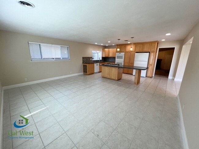 Building Photo - $4,995 - Beautiful 3/2 Bath Home Tucked Away in Prime Santa Clara's Location