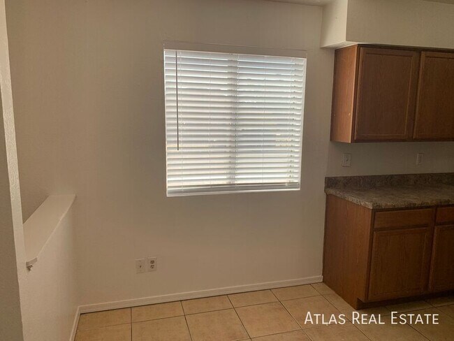 Building Photo - 128 W Inglewood St