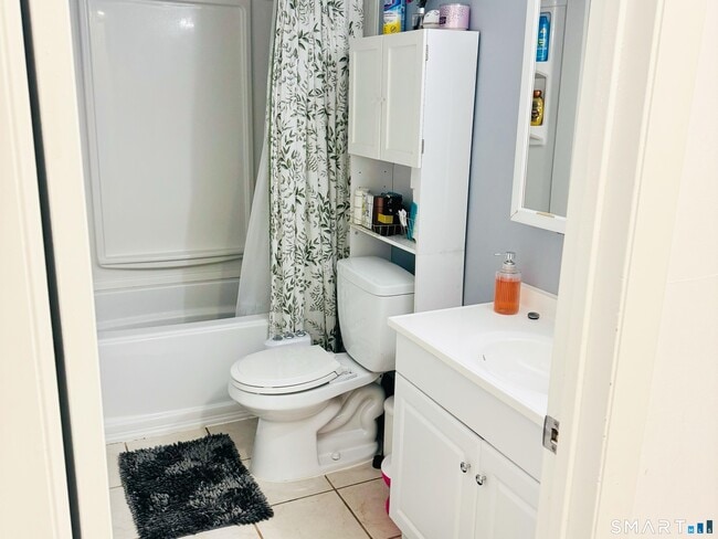 Building Photo - 10 Glenview Dr