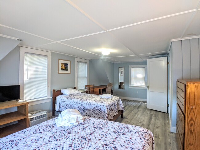 Building Photo - 65 Dockham Shore Rd