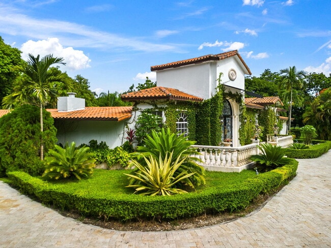 Building Photo - 12300 Old Cutler Rd