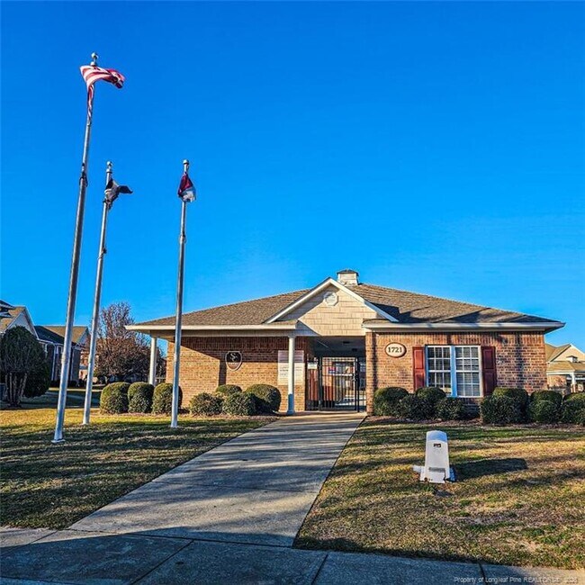 Building Photo - 1750 Renwick Dr