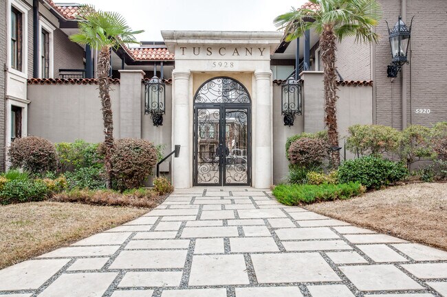 Building Photo - 5916 Sandhurst Ln