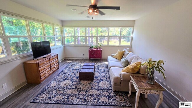 Building Photo - 923 Fortune Dr