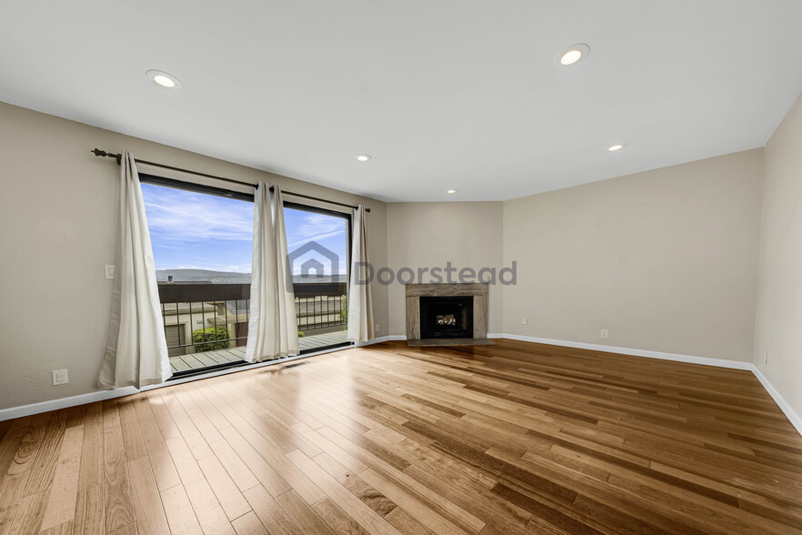 Building Photo - 641 Stonegate Dr