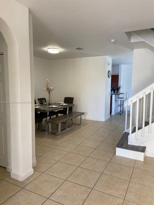 Building Photo - 8728 NW 113th Ct