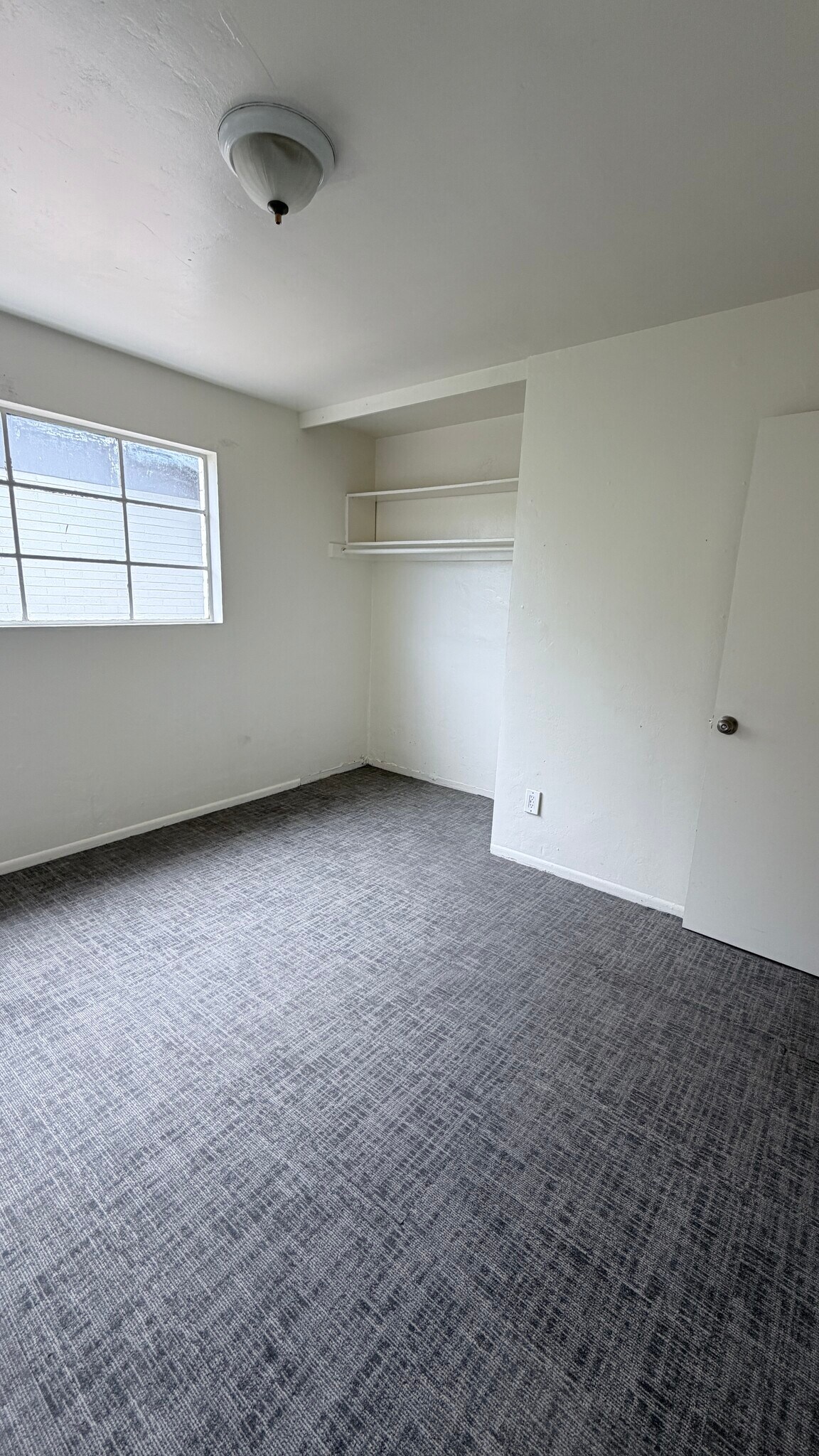 Building Photo - 1204 W 7th St