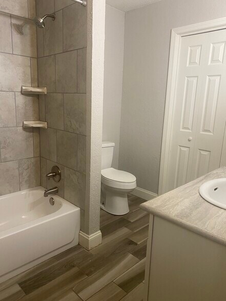 Building Photo - 828 Hardy Springs Cir