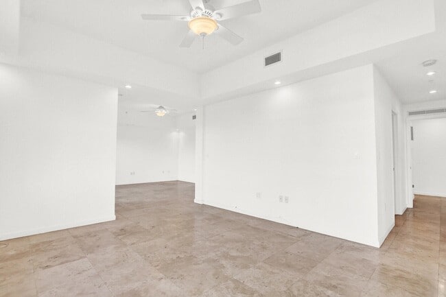 Building Photo - 1640 Presidential Way